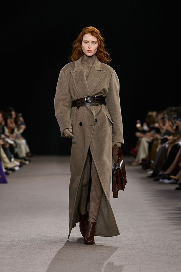 Max Mara Fall/Winter 2025 Fashion Show - Hazelnut Brown Look with Long Coat, Belt and Booties.